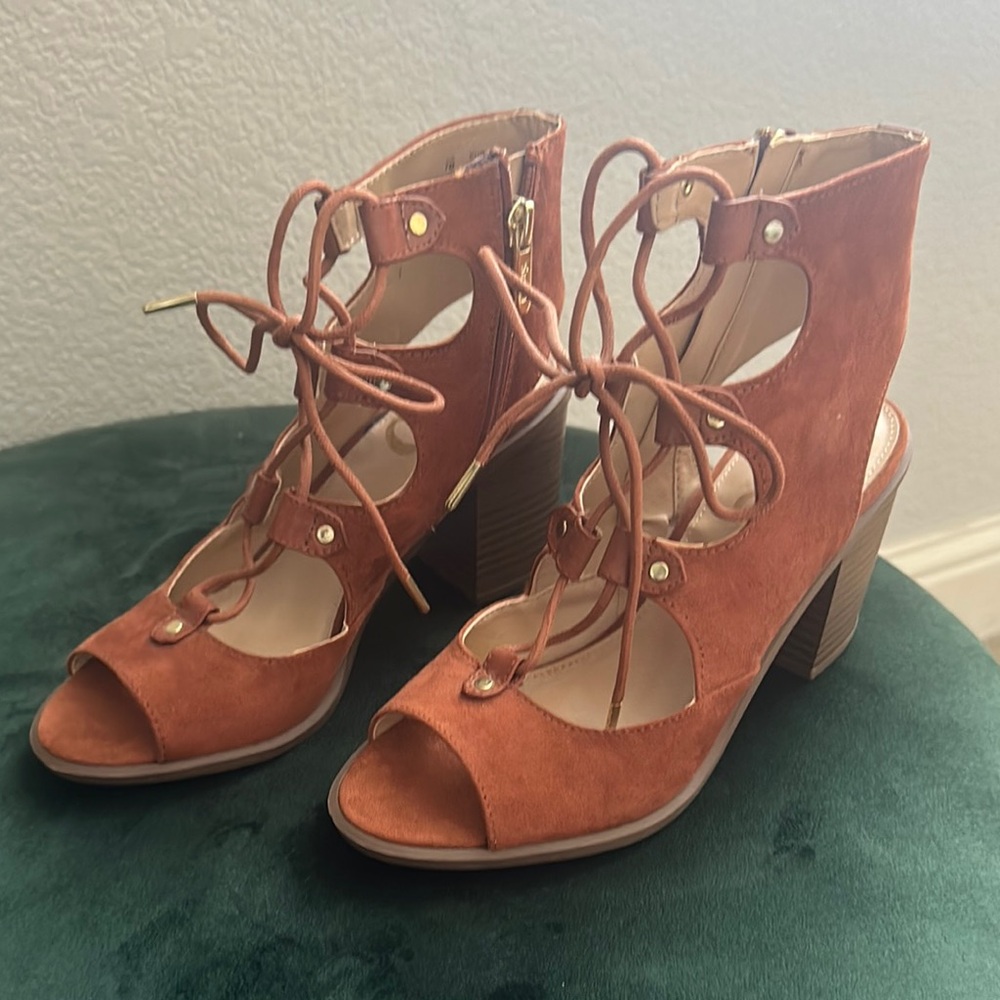 Women's Lace-Up Block Heel Sandals - Tan